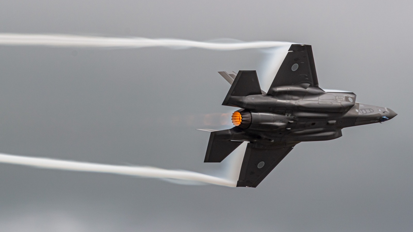 F-35 लाइटनिंग II बनाम चीन का J-35: गति और क्षमता की तुलना